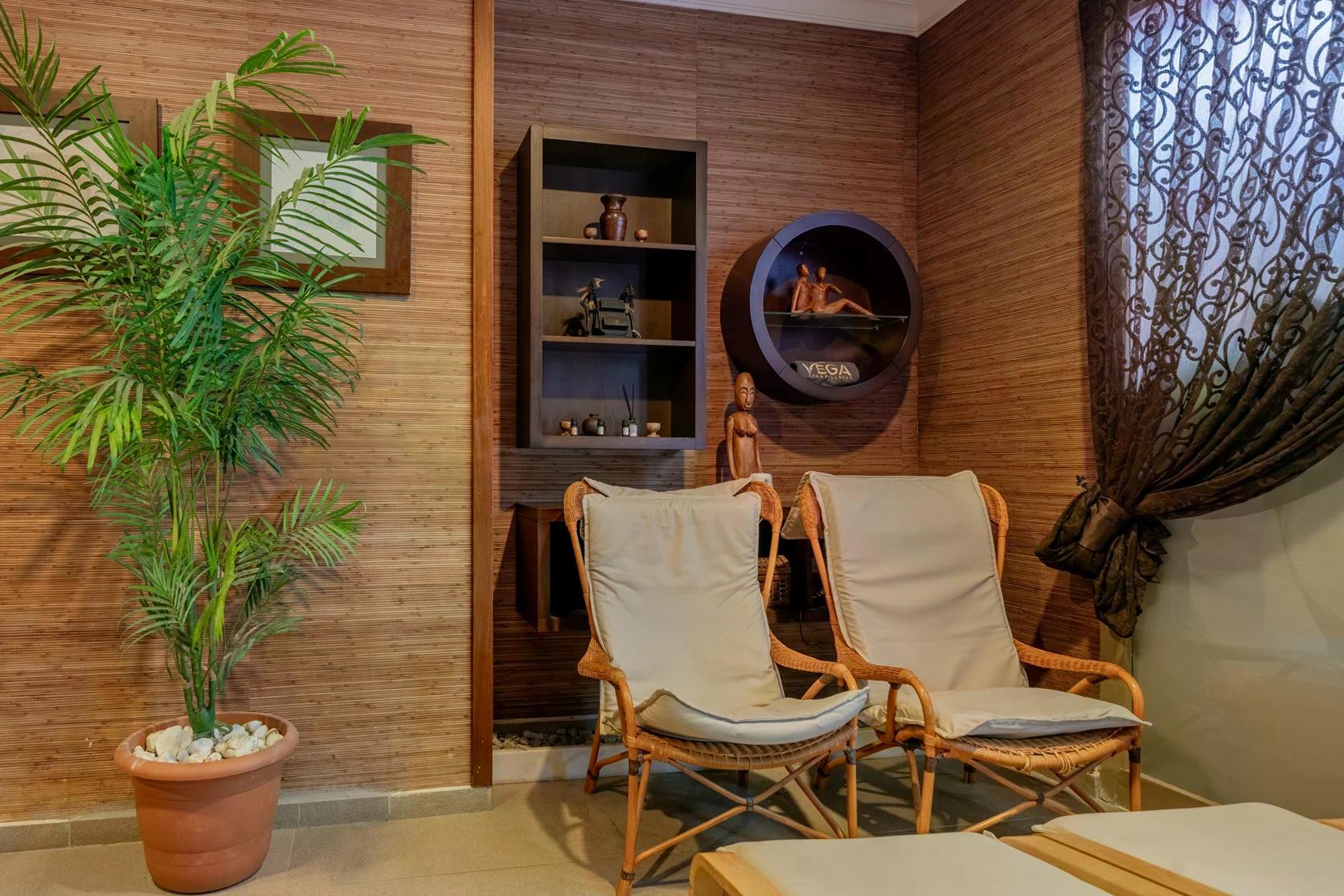 Pasa Beach Hotel 4*