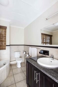 Premier Hotel Roodevalley 3*