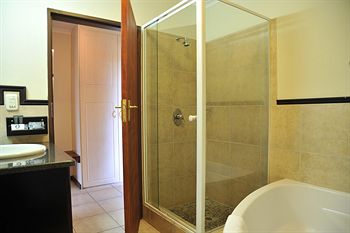 Premier Hotel Roodevalley 3*