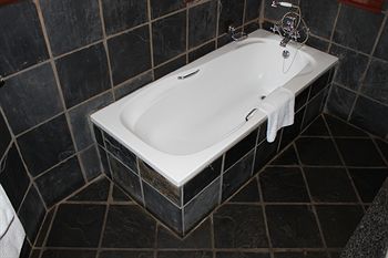 Premier Hotel Roodevalley 3*
