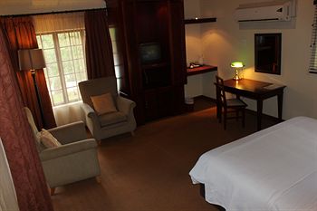 Premier Hotel Roodevalley 3*