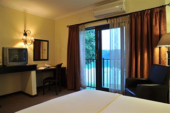 Premier Hotel Roodevalley 3*