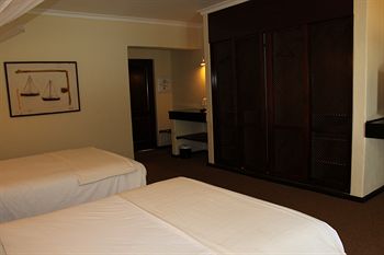 Premier Hotel Roodevalley 3*