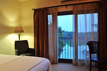 Premier Hotel Roodevalley 3*