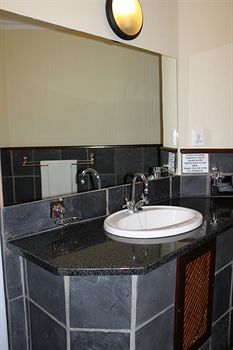Premier Hotel Roodevalley 3*