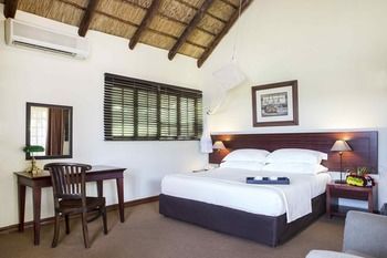 Premier Hotel Roodevalley 3*