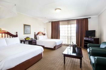 Premier Hotel Roodevalley 3*