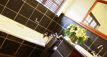 Premier Hotel Roodevalley 3*