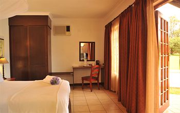 Premier Hotel Roodevalley 3*