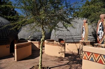 aha Lesedi Cultural Village 0*