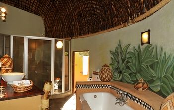 aha Lesedi Cultural Village 0*