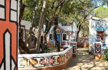 aha Lesedi Cultural Village 0*