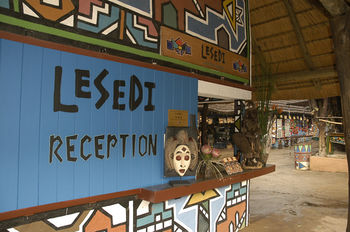 aha Lesedi Cultural Village 0*