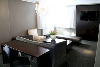 Manhattan Hotel 3*