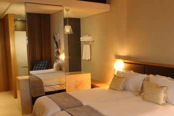 aha Gateway Hotel 3*