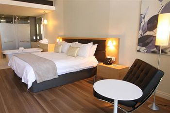 aha Gateway Hotel 3*