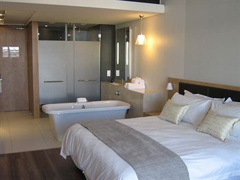 aha Gateway Hotel 3*