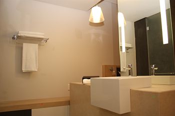 aha Gateway Hotel 3*