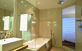 Radisson Blu Gautrain Hotel 4*