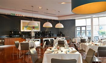 Radisson Blu Gautrain Hotel 4*