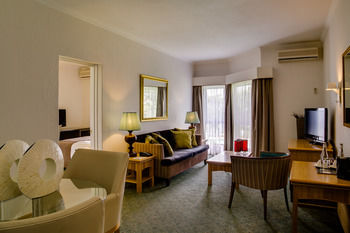 Protea Hotel by Marriott Midrand 4*