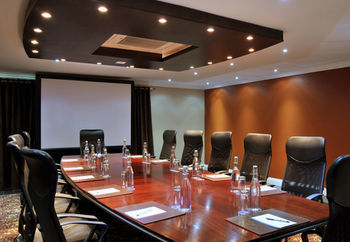Protea Hotel by Marriott Midrand 4*