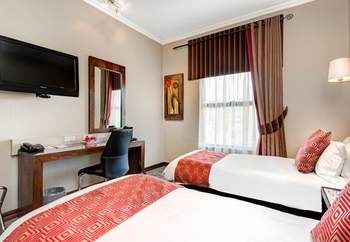 Protea Hotel by Marriott Pretoria Hatfield 3*
