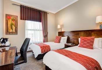 Protea Hotel by Marriott Pretoria Hatfield 3*