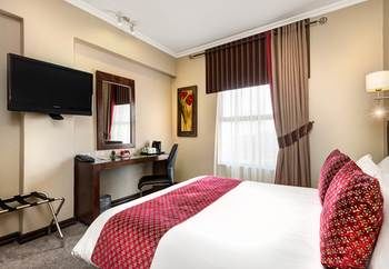 Protea Hotel by Marriott Pretoria Hatfield 3*