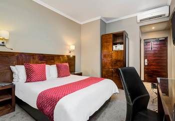 Protea Hotel by Marriott Pretoria Hatfield 3*