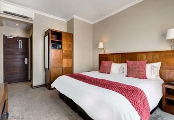 Protea Hotel by Marriott Pretoria Hatfield 3*