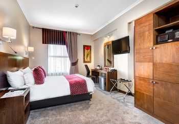 Protea Hotel by Marriott Pretoria Hatfield 3*
