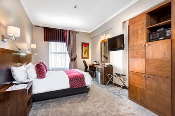 Protea Hotel by Marriott Pretoria Hatfield 3*
