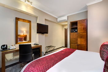 Protea Hotel by Marriott Pretoria Hatfield 3*