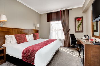 Protea Hotel by Marriott Pretoria Hatfield 3*
