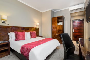 Protea Hotel by Marriott Pretoria Hatfield 3*