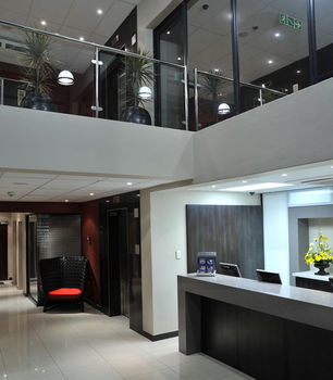 Protea Hotel by Marriott Pretoria Hatfield 3*