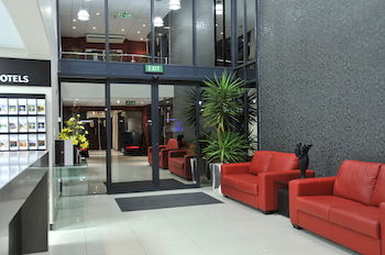 Protea Hotel by Marriott Pretoria Hatfield 3*