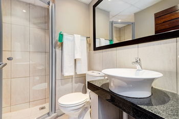 Protea Hotel by Marriott Pretoria Hatfield 3*