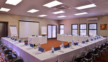 Protea Hotel by Marriott Pretoria Hatfield 3*