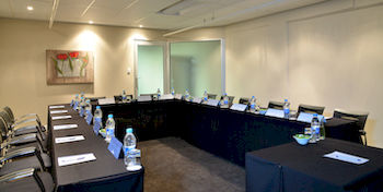Protea Hotel by Marriott Pretoria Hatfield 3*