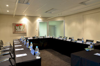 Protea Hotel by Marriott Pretoria Hatfield 3*
