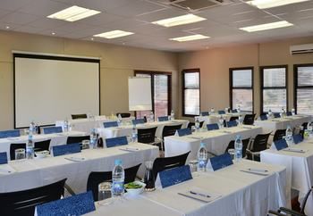 Protea Hotel by Marriott Pretoria Hatfield 3*