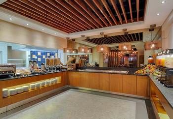 Protea Hotel by Marriott Pretoria Hatfield 3*