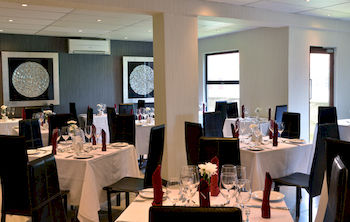 Protea Hotel by Marriott Pretoria Hatfield 3*