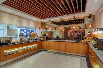 Protea Hotel by Marriott Pretoria Hatfield 3*