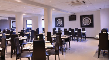 Protea Hotel by Marriott Pretoria Hatfield 3*