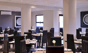Protea Hotel by Marriott Pretoria Hatfield 3*