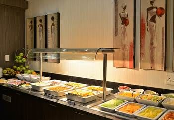 Protea Hotel by Marriott Pretoria Hatfield 3*