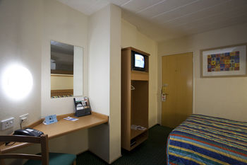 Road Lodge Isando 1*